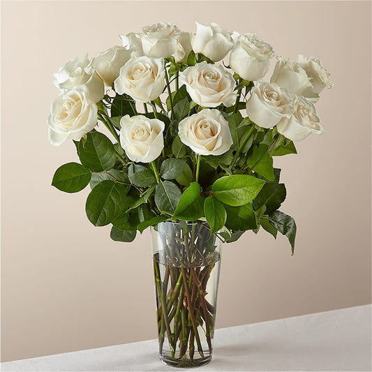 Ramo de rosas blancas de tallo largo