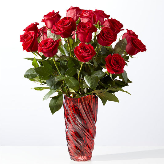 Clásico ramo de rosas rojas del amor con jarrón de lujo en espiral