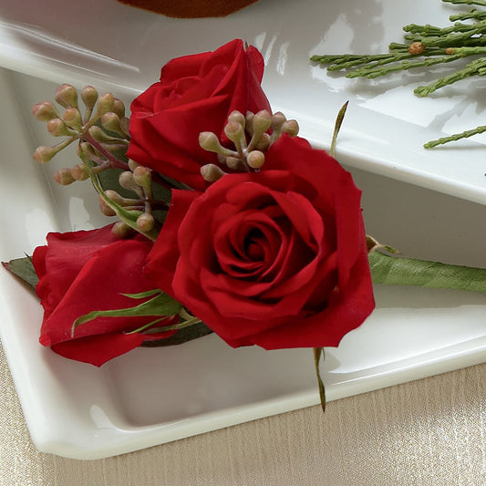 Boutonnière rose rouge
